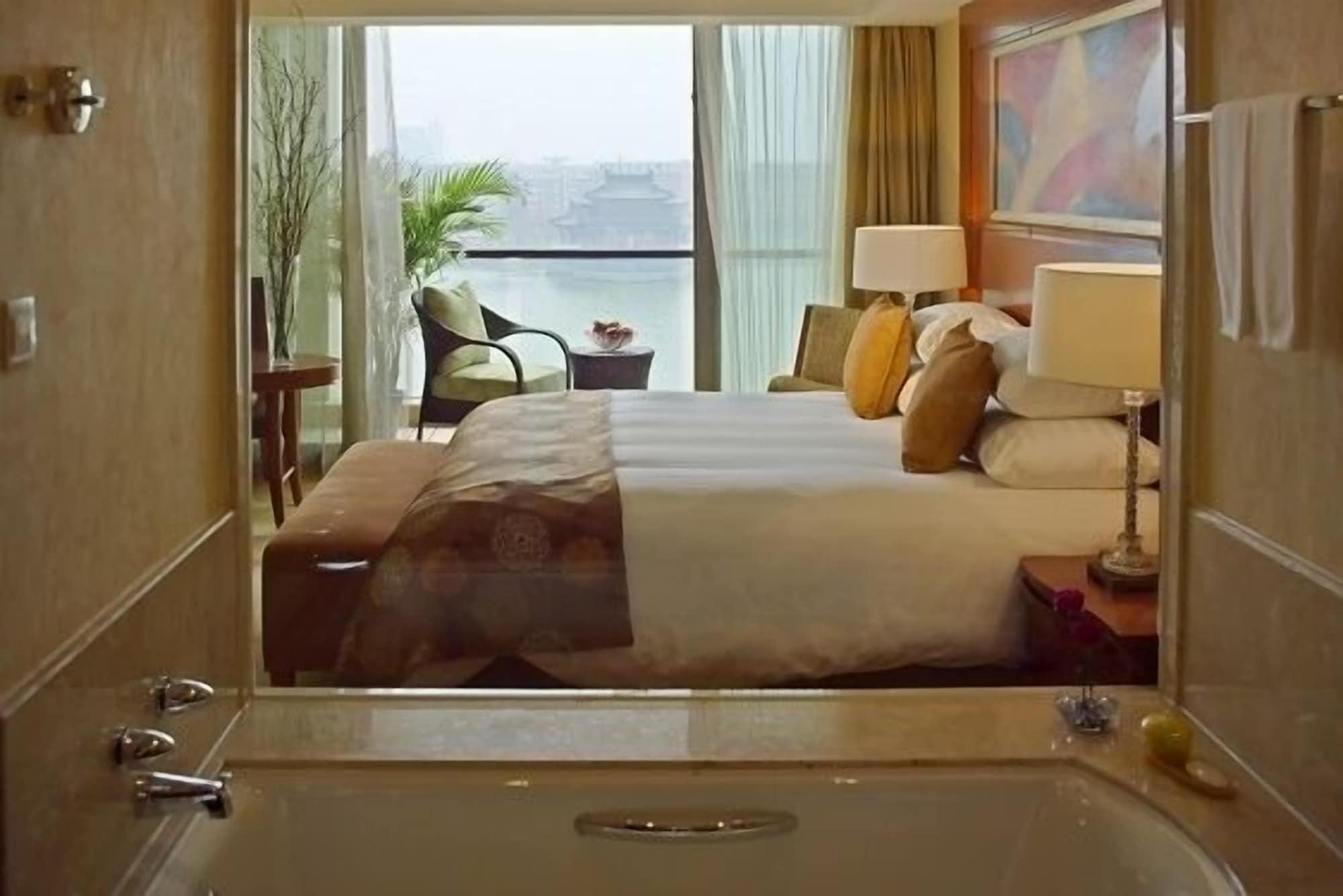 New Century Grand Hotel Kaifeng Bagian luar foto