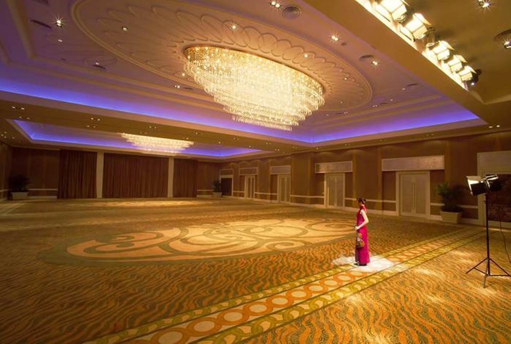 New Century Grand Hotel Kaifeng Bagian luar foto