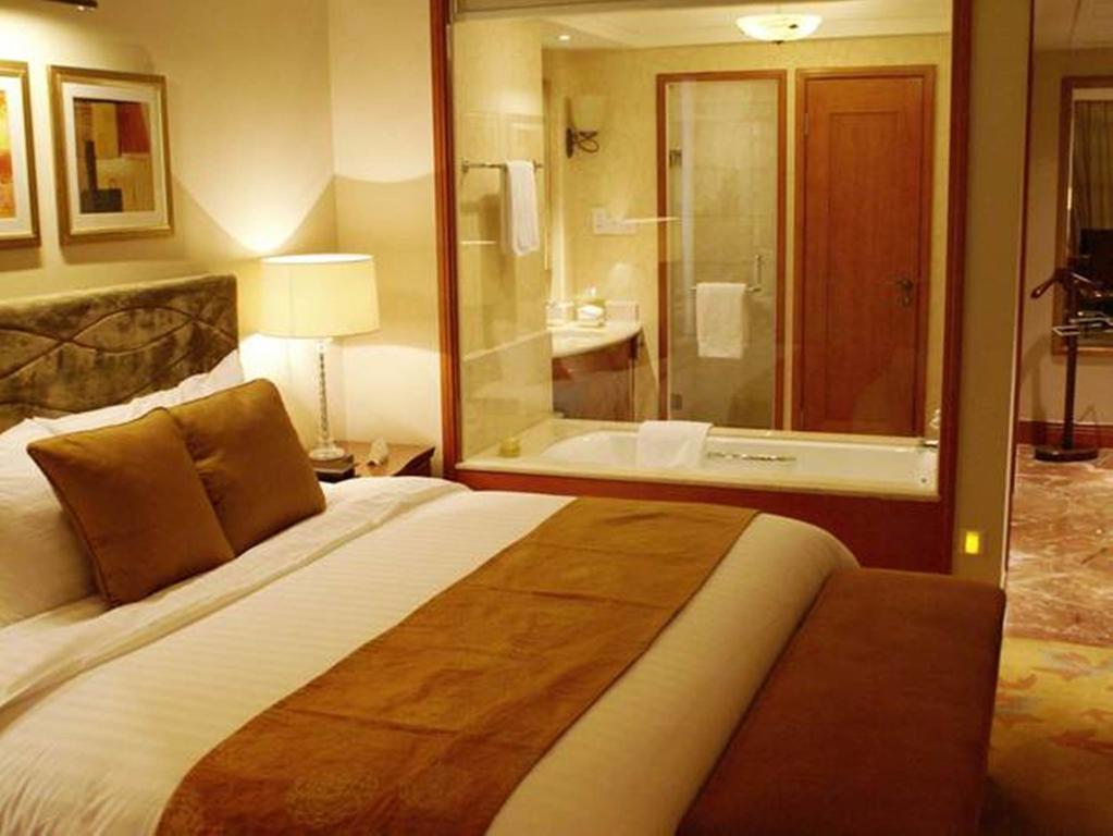 New Century Grand Hotel Kaifeng Bagian luar foto