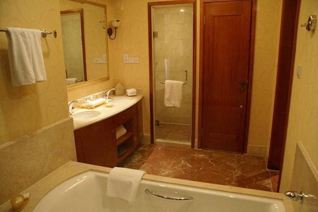 New Century Grand Hotel Kaifeng Bagian luar foto