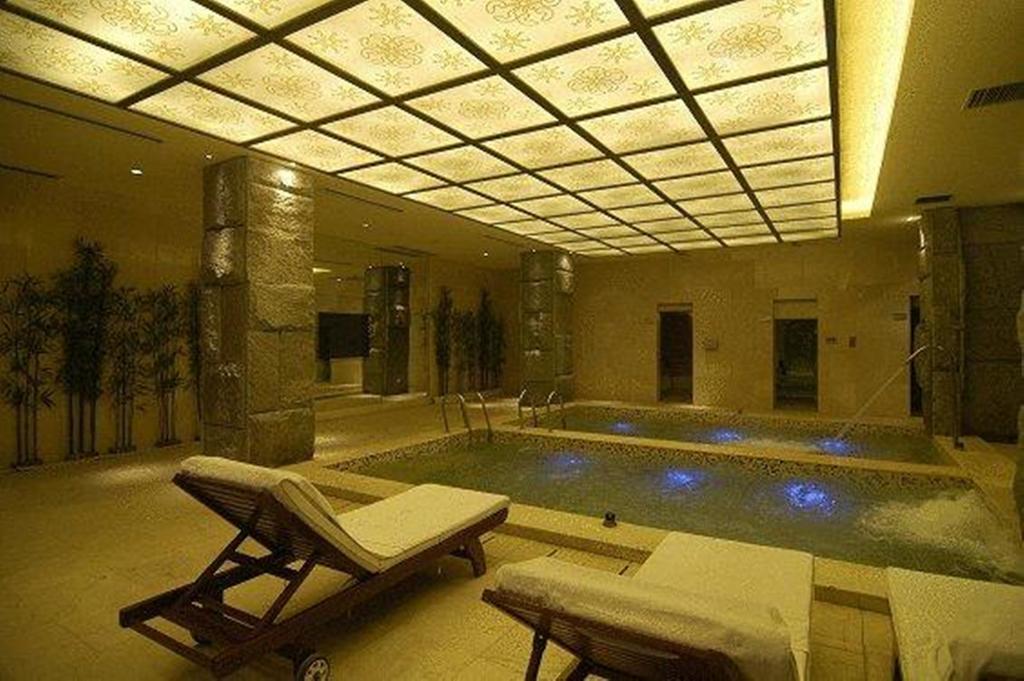 New Century Grand Hotel Kaifeng Bagian luar foto
