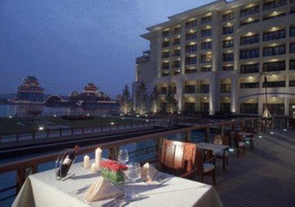 New Century Grand Hotel Kaifeng Bagian luar foto