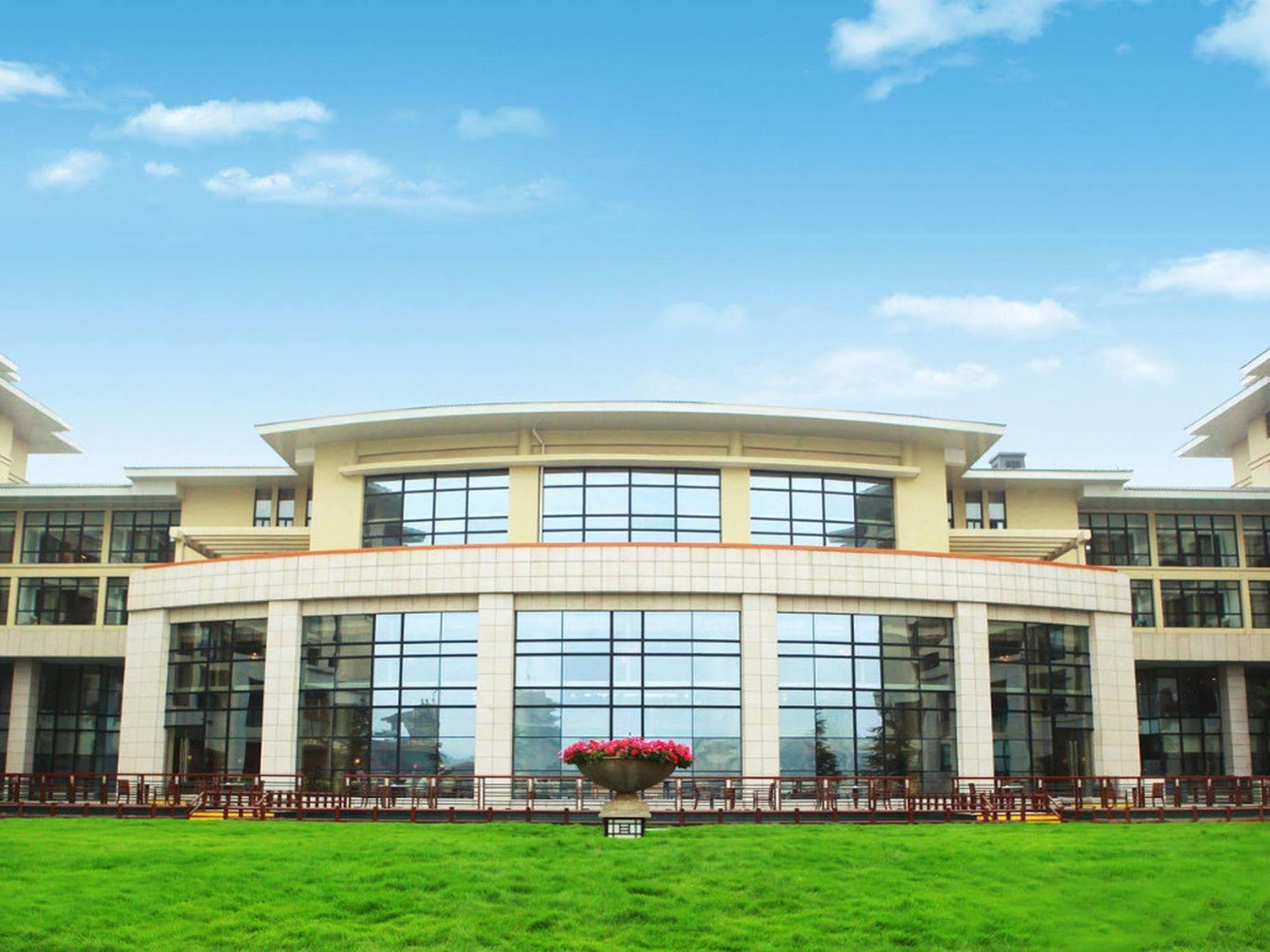 New Century Grand Hotel Kaifeng Bagian luar foto