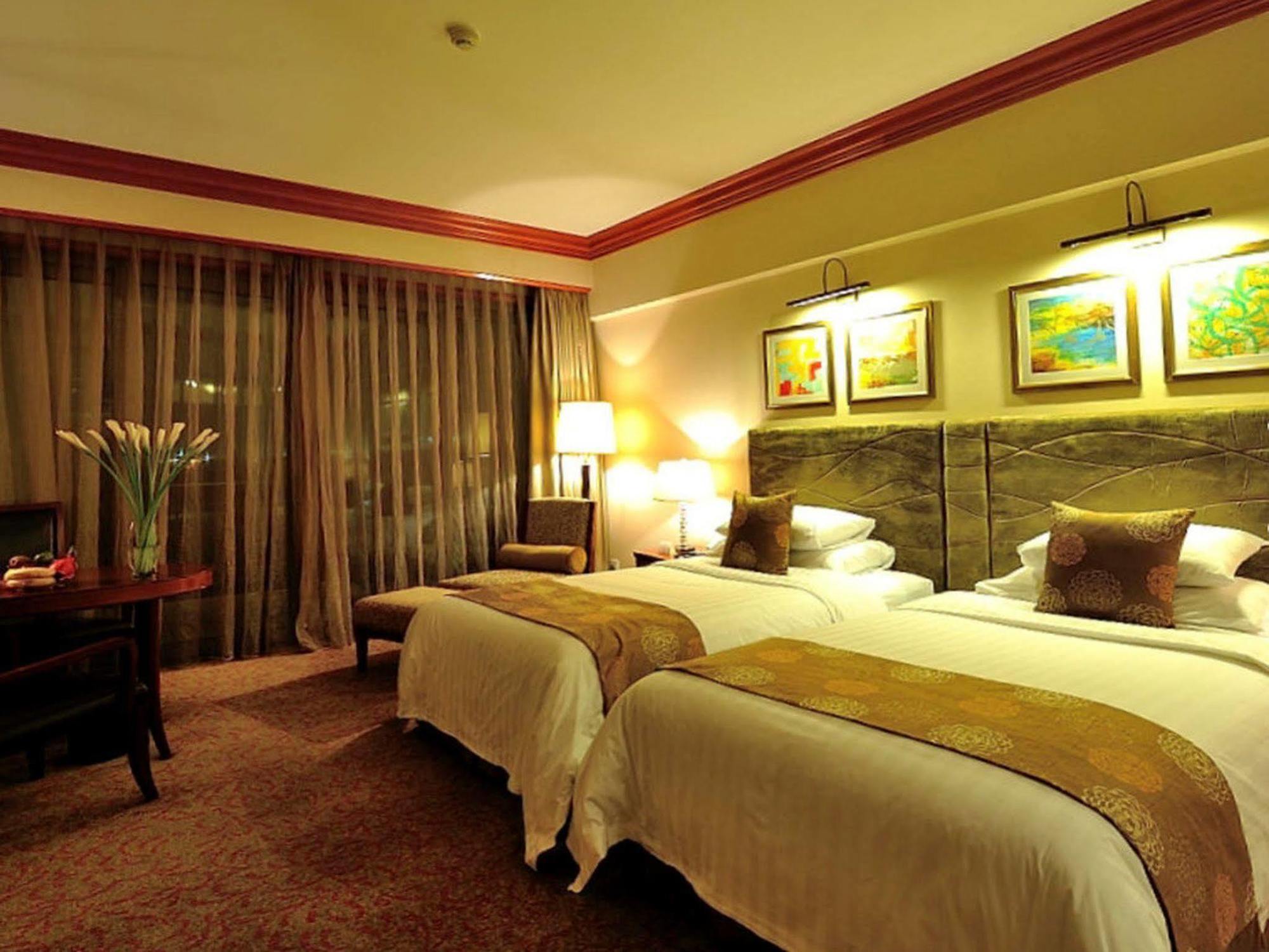New Century Grand Hotel Kaifeng Bagian luar foto